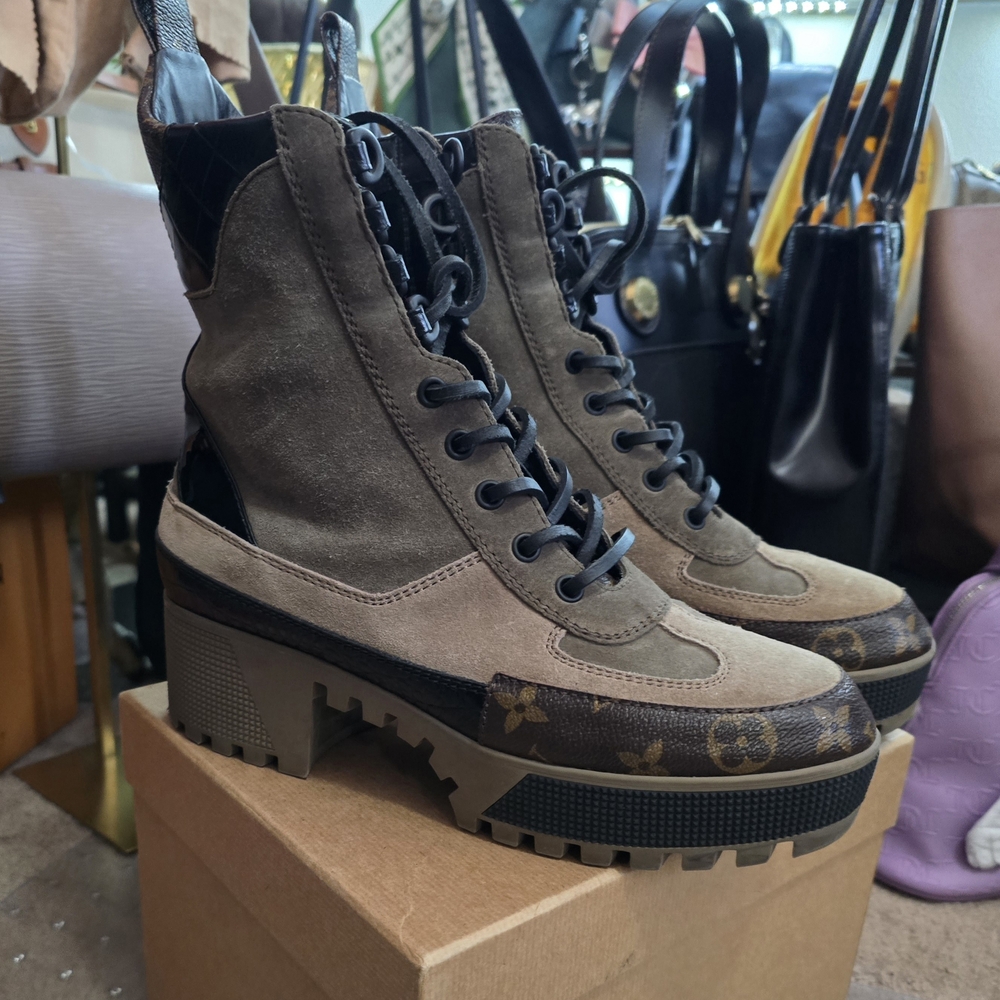 Louis Vuitton Laureate Platform Lace-Up Boots - EUC